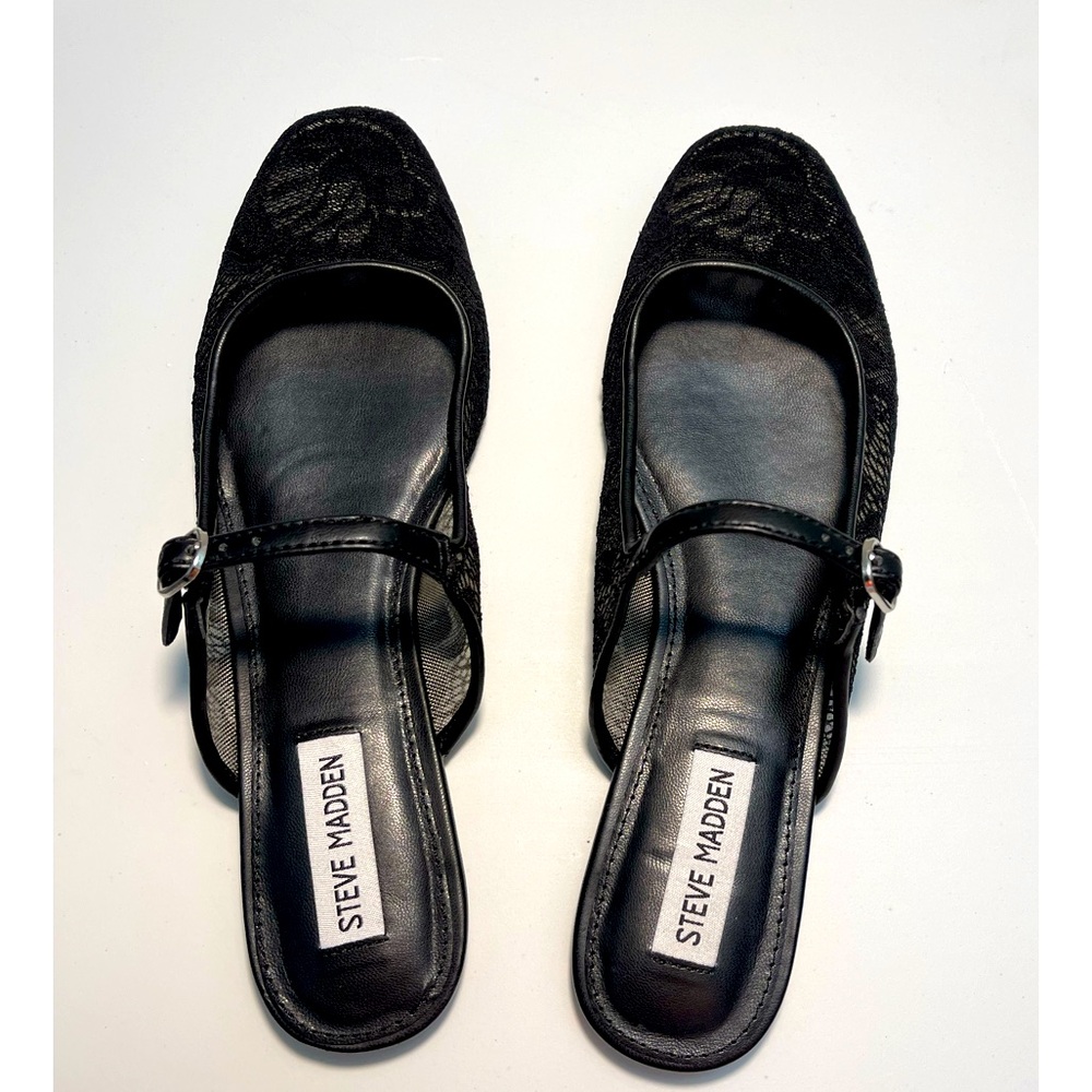 Steve Madden shoes flats with straps..